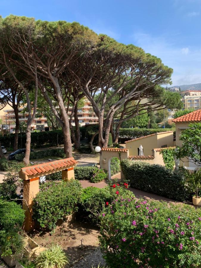 Hotel Beau Rivage Le Lavandou Εξωτερικό φωτογραφία