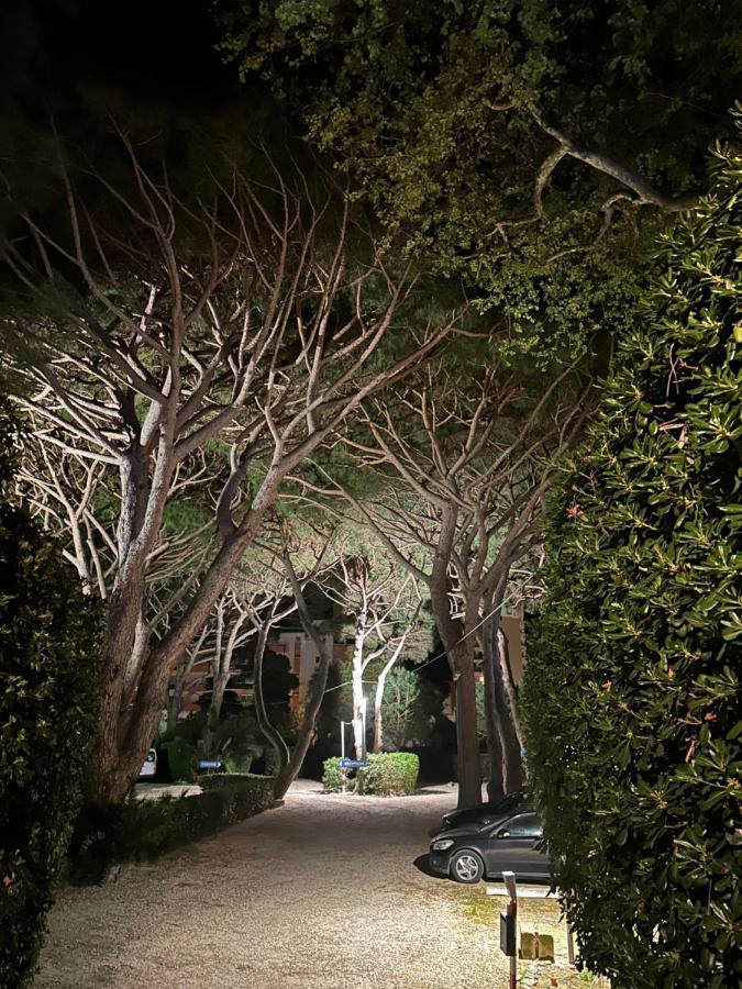 Hotel Beau Rivage Le Lavandou Εξωτερικό φωτογραφία