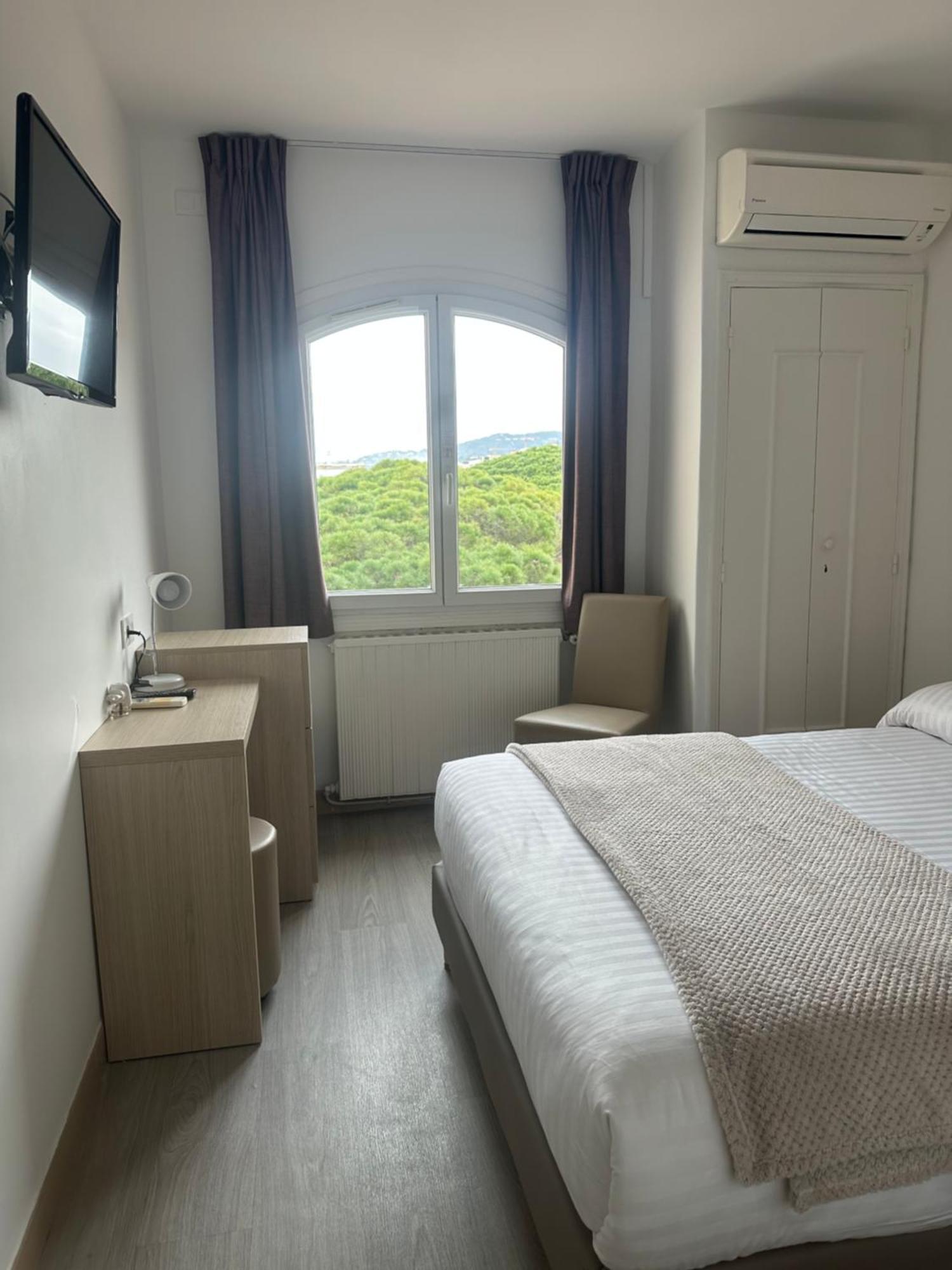 Hotel Beau Rivage Le Lavandou Εξωτερικό φωτογραφία