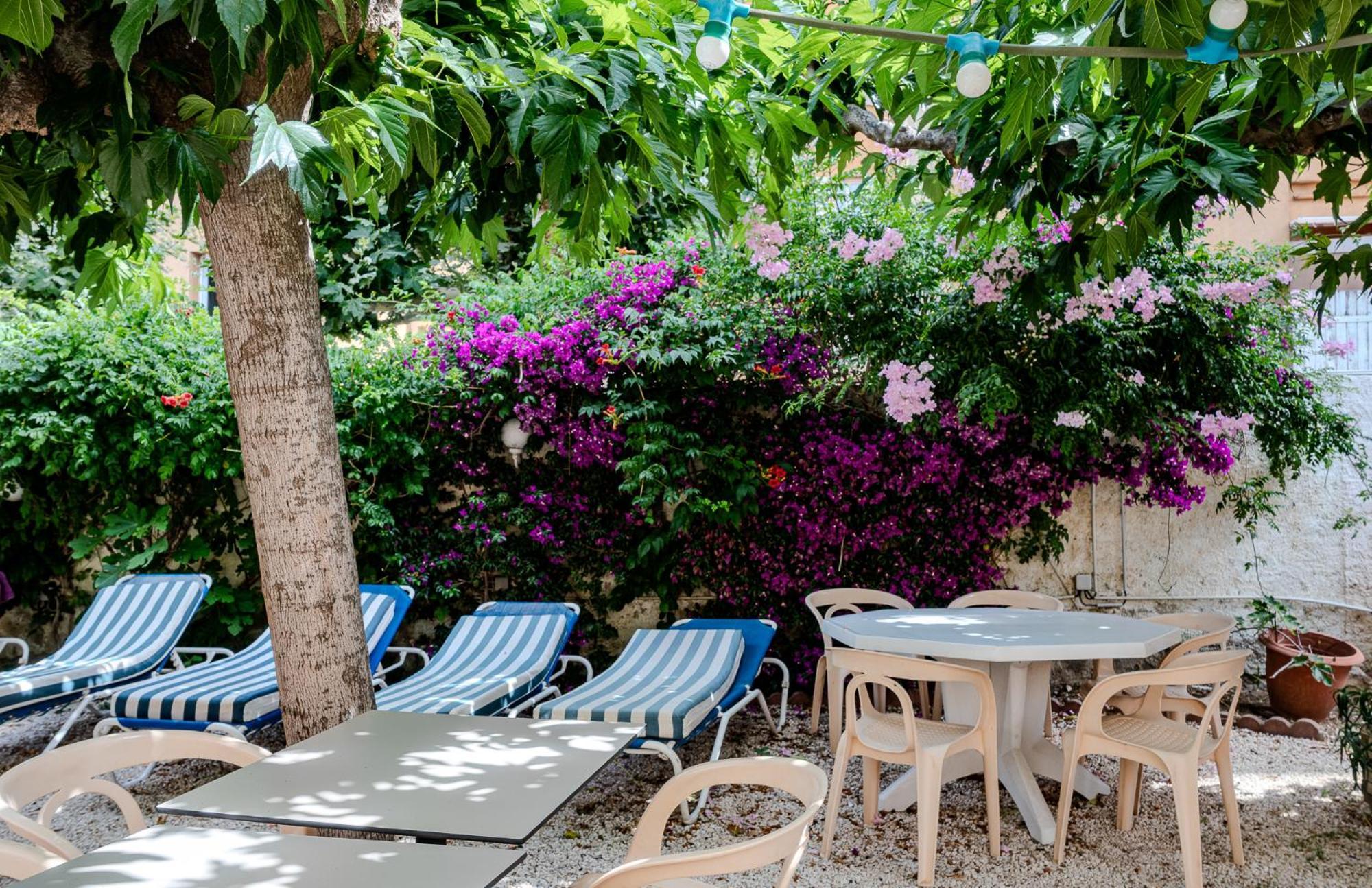 Hotel Beau Rivage Le Lavandou Εξωτερικό φωτογραφία